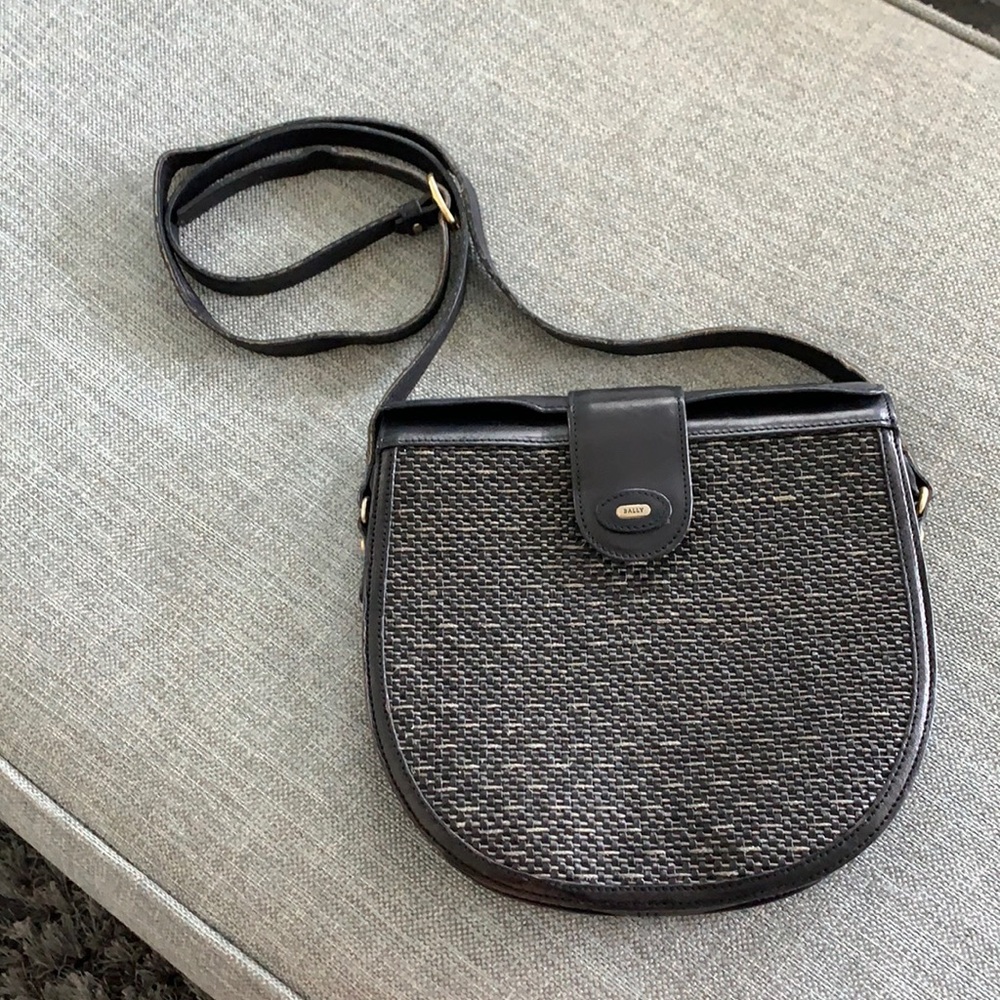 Bally straw and leather purse